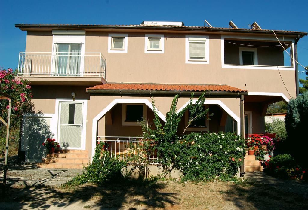 Apartment & Rooms Roza เปโรย ภายนอก รูปภาพ